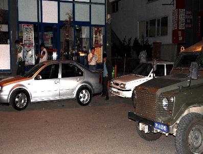 Markete Çivi İle Desteklenmiş Ses Bombası Atıldı