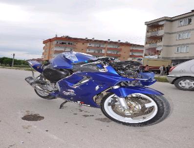 Motosiklet Otobüse Çarptı: 1 Ölü