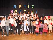 ‘Artiz Mektebi‘ Sahnelendi