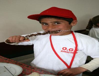 TURGAY GÜLENÇ - Öğrenciler İlk Defa Yürüyen Merdivene Bindi