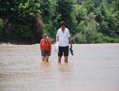 HACıMUSA - Hayatları Pahasına Çaydan Geçiyorlar