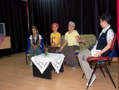 İlköğretim Öğrencilerinden Tiyatro