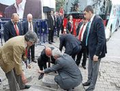 Kılıçdaroğlu'nun otobüsü kaldırım taşları nedeniyle miting alanına geç girdi