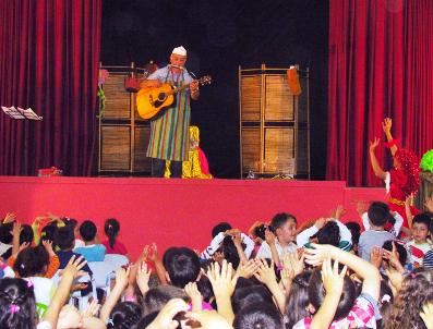 Ödemişli Minik Öğrencilerin İlk Tiyatro Heyecanı