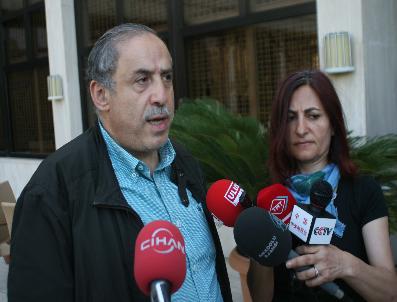Suriyeliler Bindikleri Otobüslerde Zafer İşareti Yaptı