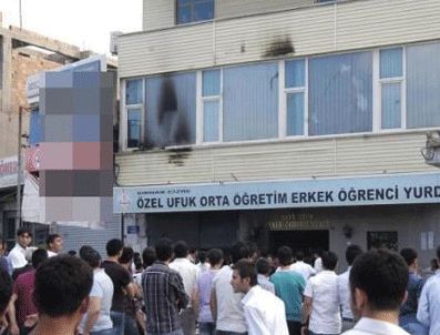 HATIPLI - Vali Özkan, yurt saldırısında yaralanan öğrenciyi köyünde ziyaret etti