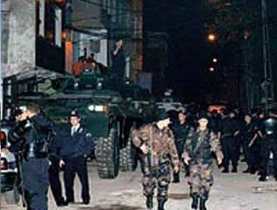 İstanbul Hacı Hüsrev'de polis baskını