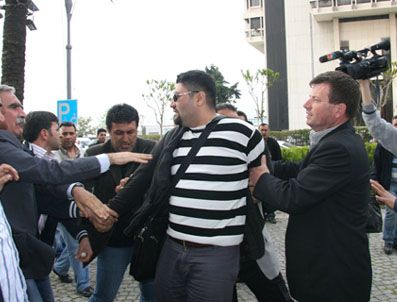 Arslan, Kocaoğlu'nun aracına yumurta adam aday linç edilecekti