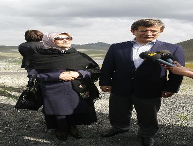 YUSUF ZİYA ÖZCAN - Davutoğlu, Annesini Doğum Yolunda Kaybedince Doktor Olmak İstemiş