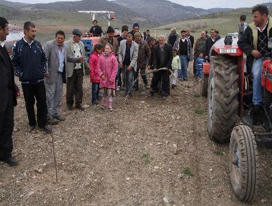 Kadışehri Kabalı Köyü Meyve Üretim Merkezinin Damlama Su Sitemi Sorunu Çözümleniyor Haberi
