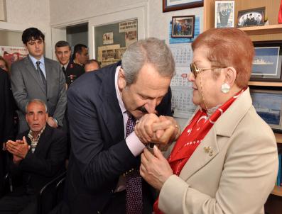 MERSIN VALISI - Bakan Çağlayan Şehit Annelerinin ‘Anneler Günü‘nü Kutladı