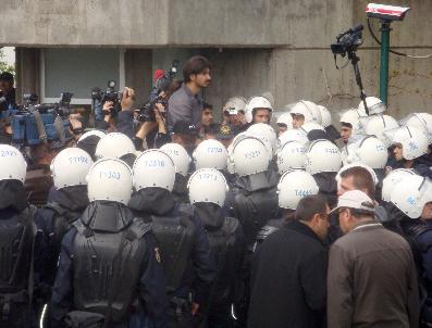 Bir Grup Öğrenci Metroların, Ulaştırma Bakanlığı’Na Devrini Protesto Etti