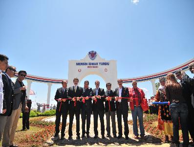 MERSINLI - Mersin İdmanyurdu Meydanı Açıldı