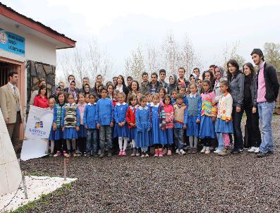 Üniversite Öğrencilerinden Örnek Davranış