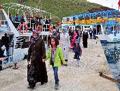 Bayan Karaloğlu‘ndan Annelere Jest