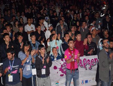 Gapgenç Festivali Konseri Herkesi Coşturdu