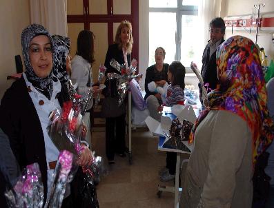 Yozgat‘ta Ak Partili Katdınlar Huzur Evinde Ve Hastanede Yatan Anneleri Ziyaret Etti