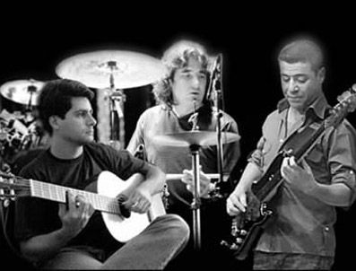 LEVENT YÜKSEL - Bas gitarda Levent Yüksel!