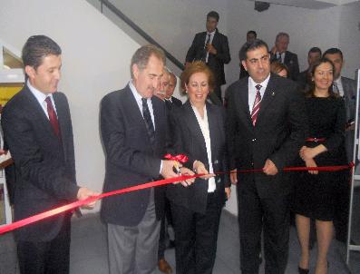 CEMIL ŞEBOY - Işılay Saygın‘dan Ak Açılış