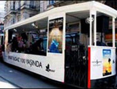 MELİH KİBAR - İstiklal'de Rıfat Ilgaz tramvayı