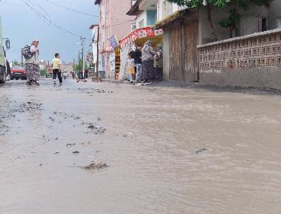 Kütahya'da yaklaşık 50 ev ve iş yerini su bastı