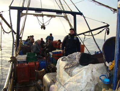 GIRIT - Romenler türk balıkçı teknesini taradı