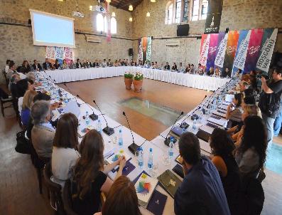 İSTANBUL FASHION WEEK - Tasarımcılar “Made İn İzmir” Markası Önerdi, Kentte “Tasarım Bölgesi” İstedi