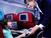 Uçtukları ülkelerin fotoğraflarını sergilediler