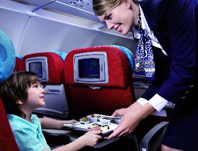 Uçtukları ülkelerin fotoğraflarını sergilediler