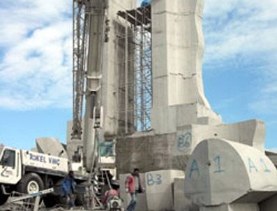 Ucube'nin yarısı kesilerek aşağıya indirildi