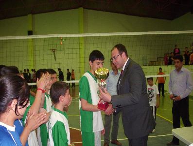 Domaniç‘te Okullararası Voleybol Turnuvası Şampiyonları Belli Oldu