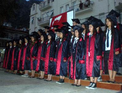 SELAMI KAPANKAYA - Kaş Lisesi Öğrencilerinin Mezuniyet Coşkusu