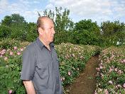 Vali Oğuz, Gül Bahçelerinde İncelemelerde Bulundu