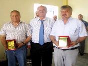 Belediyeden Emeklilere Plaket