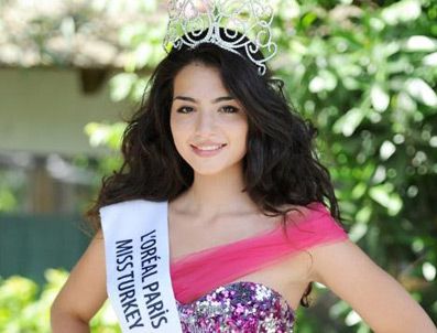 DEMET AKBAĞ - Melisa Aslı Pamuk : Demet'in azarı beni motive etti