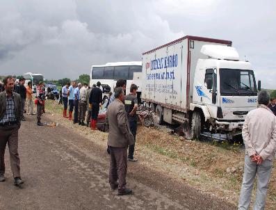 HAKAN YILMAZ - Yozgat‘ta Trafik Kazası: 1 Ölü, 2 Yaralı