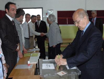 10. Cumhurbaşkanı Ahmet Necdet Sezer Oyunu Kullandı