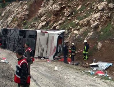 YARPUZ - Antalya Konya karayolunda kaza 4 ölü 10 yaralı