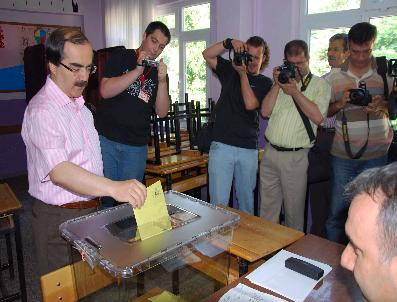 YAHYA KEMAL BEYATLI - Aydın Valisi Hüseyin Avni Coş Oyunu Kullandı