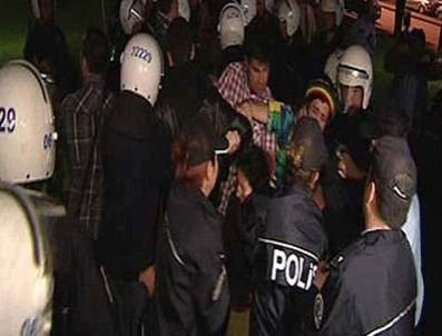 Açlık grevi yapanlara gözaltı