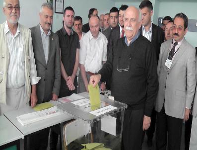 RUHSAR DEMİREL - Eskişehir‘de Adaylar Oylarını Kullandı