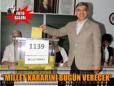 EMRE GÜL - Cumhurbaşkanı eşi ve oğluyla oy kullandı