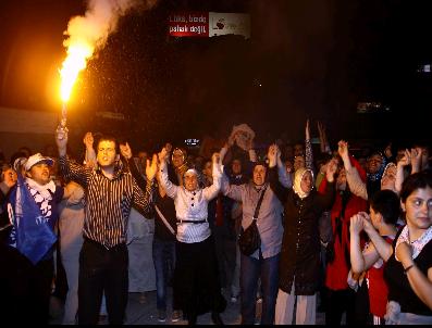 AHMET YENİ - Samsun‘da Ak Parti‘liler Seçim Sonuçlarını Kutladı