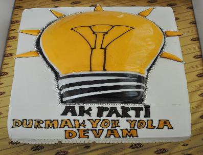 SADIK YAKUT - Ak Parti‘den Pastalı Kutlama