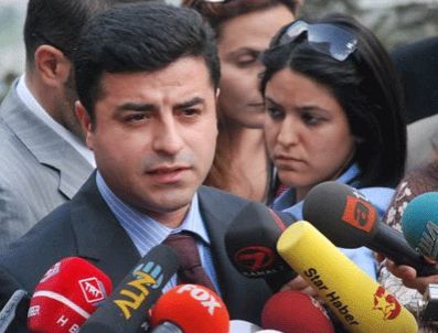 EMINE AYNA - Diyarbakır'da 6 bağımsız milletvekili çıkaran BDP şölen düzenledi