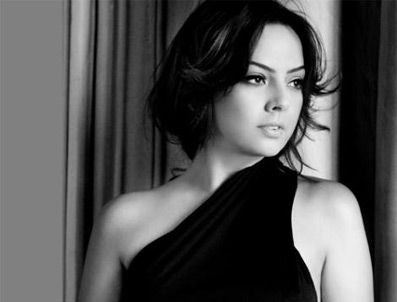 Ebru Gündeş gülme krizine girdi