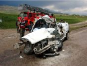 Otomobil ile otobüs çarpıştı 5 kişi hayatını kaybetti