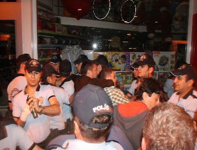 ERCAN CANDAN - Zonguldak‘taki Sevinç Gösterileri Sırasında Arbede Çıktı