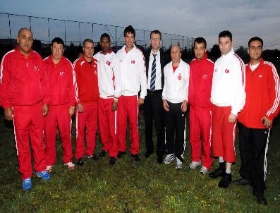 Boks Milli Takımı‘ndan Yunus Akgül‘e Yemek