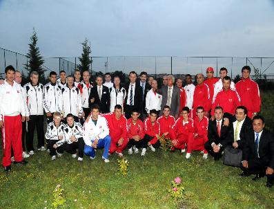 Boksörlerden Gsgm Yunus Akgül’E Yemek Jesti